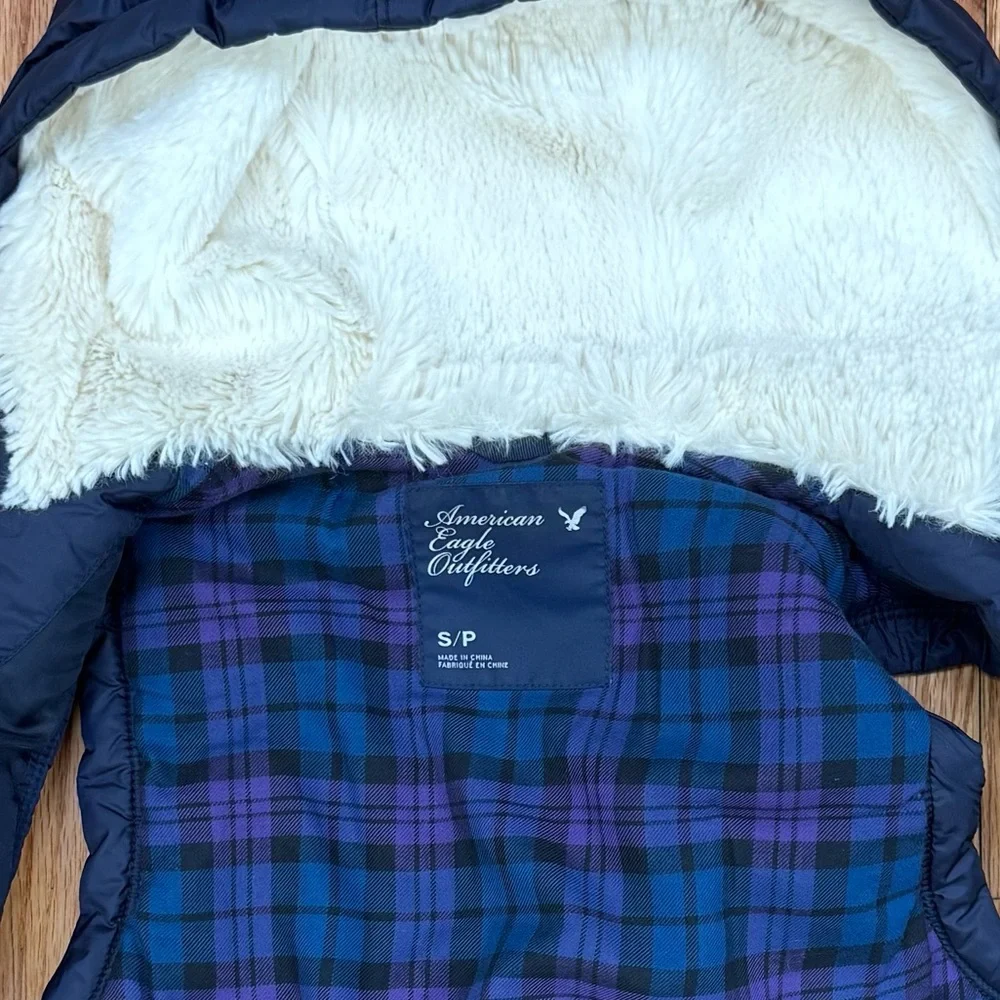American Eagle Outfitters Y2K Navy Blue Hooded Puffer Vest with Faux Fur Hood